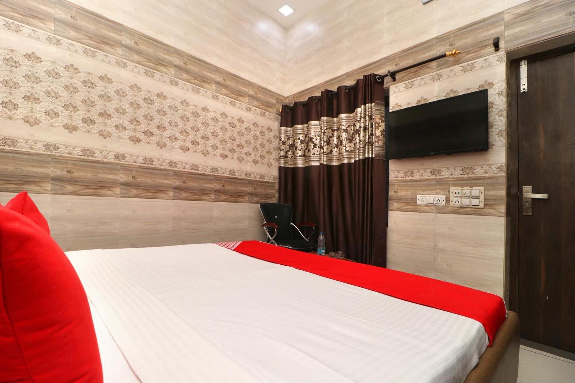 Hotel O Max Джаландхар Экстерьер фото